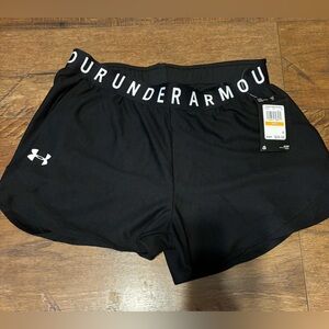 NWT Under Armour Loose Fitting Athetic Shorts Size S